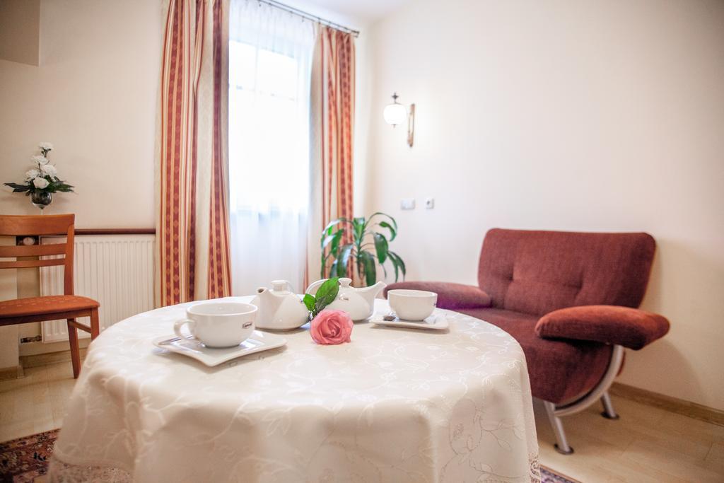 Hotel Sutoris Bochnia Esterno foto